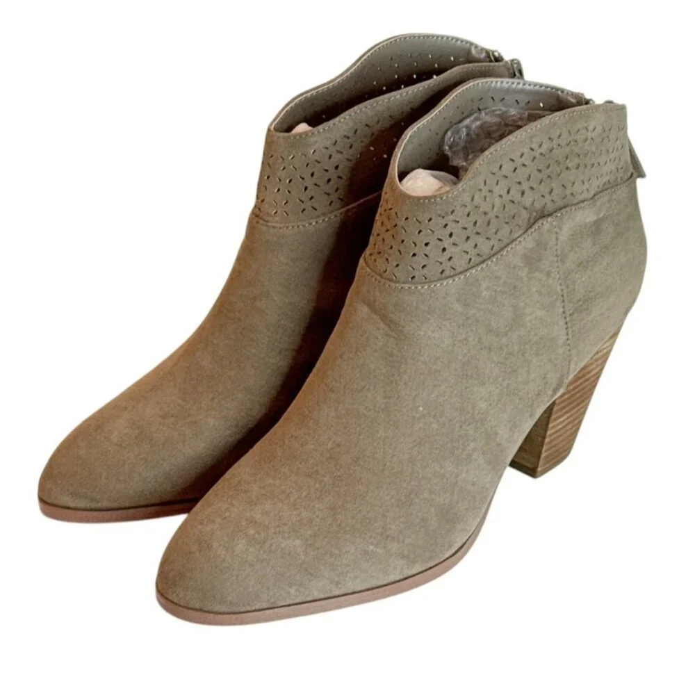 Violet & Red Women's Jackson Lazer Cut Topline Booties Ankle Taupe Size 8.5 NWOB